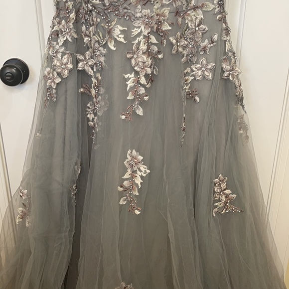 *NEW* LA FEMME 27968 floral embroidery appliqué cinderella ballgown - Picture 7 of 17